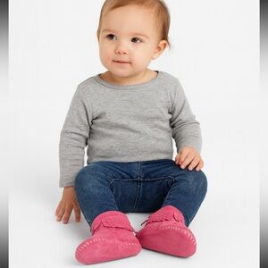 Minnetonka baby moccasins size 4 pink suede fringe leather soft sole shoes